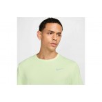 Nike Dri-FIT UV Miler Ανδρικό Κοντομάνικο Αθλητικό T-Shirt Λαχανί